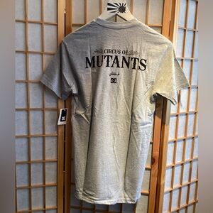 DC Life x SBTG "Circus of Mutants" Deviant Tee 51200167 Men's Size Small